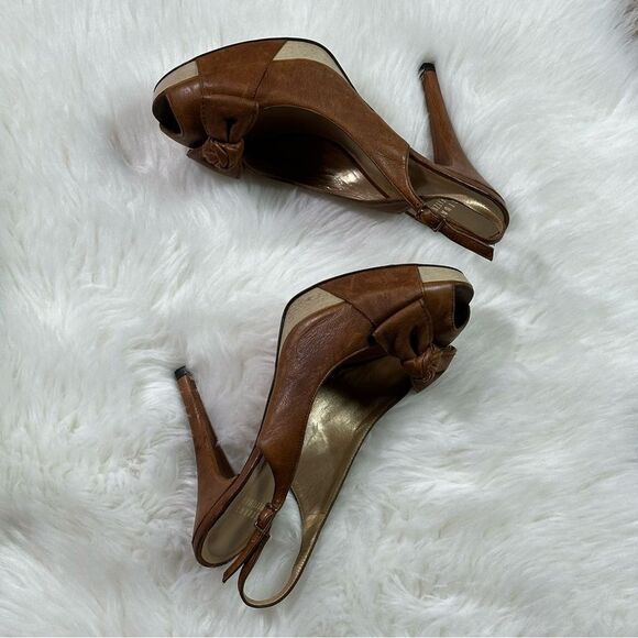Stuart Weitzman Brown Slingback Heels with Bow Detail - Picture 4 of 10